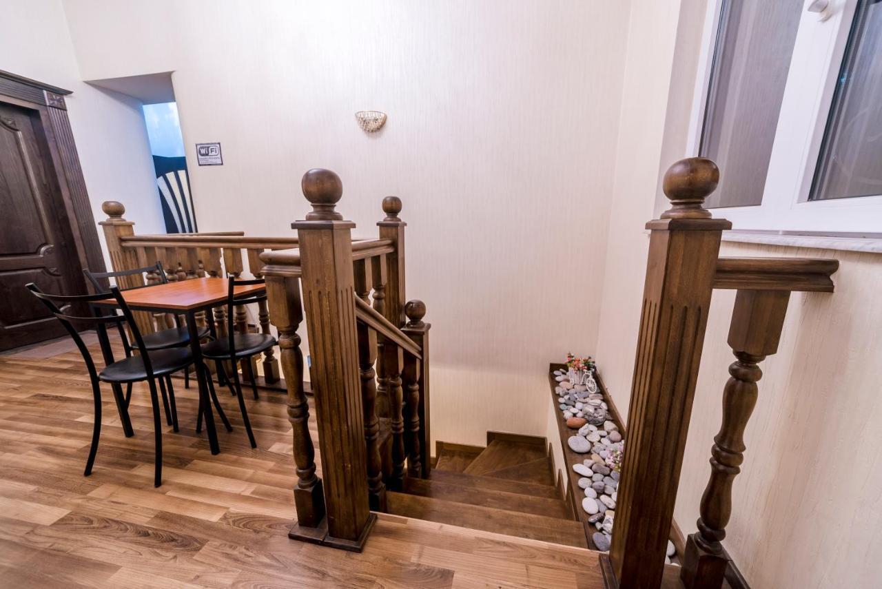 Cleopatra Palace Hostel Tbilisi Exterior photo