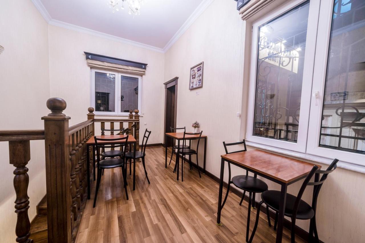 Cleopatra Palace Hostel Tbilisi Exterior photo
