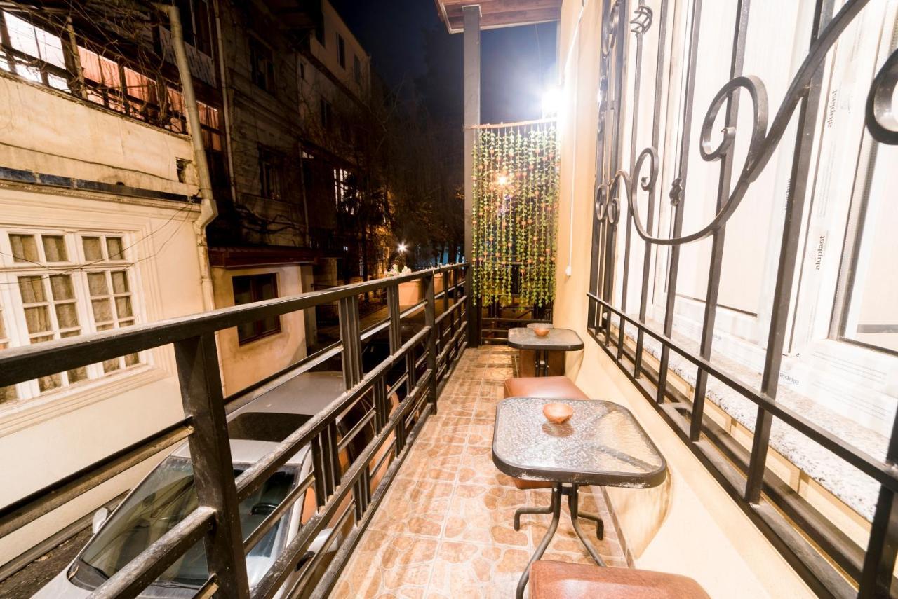 Cleopatra Palace Hostel Tbilisi Exterior photo