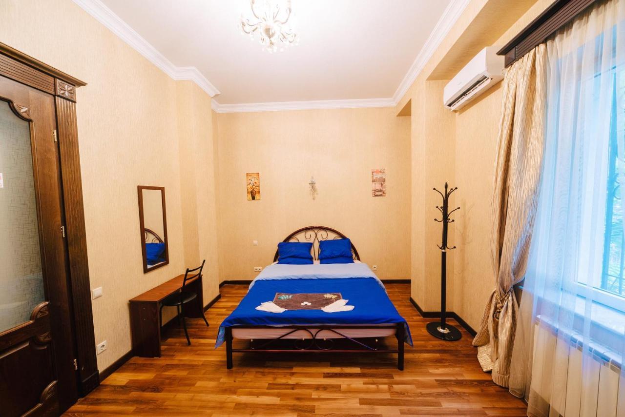 Cleopatra Palace Hostel Tbilisi Exterior photo