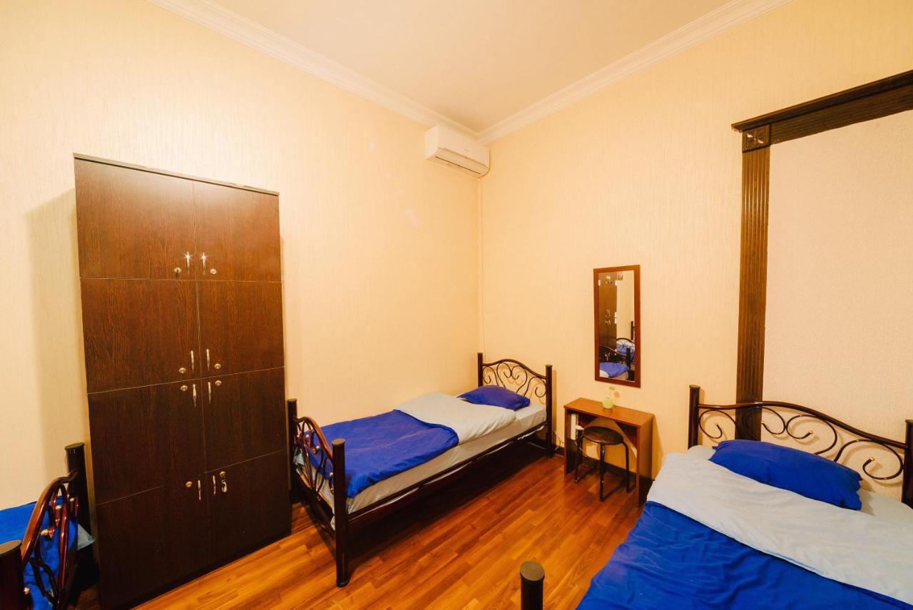 Cleopatra Palace Hostel Tbilisi Exterior photo