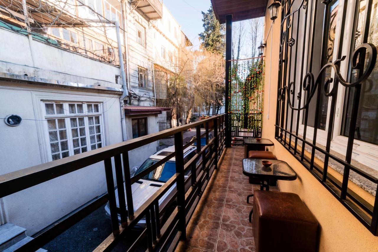 Cleopatra Palace Hostel Tbilisi Exterior photo