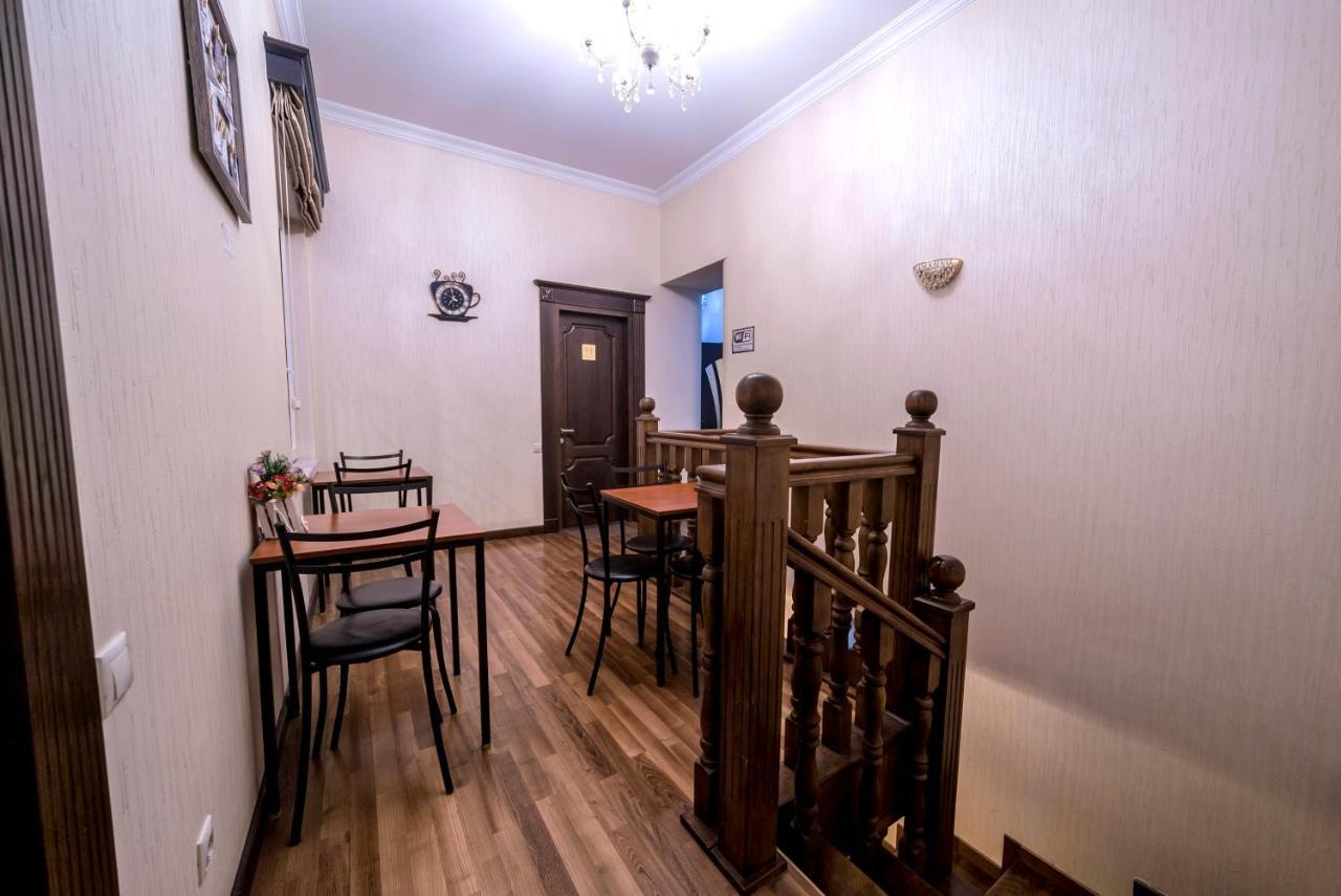 Cleopatra Palace Hostel Tbilisi Exterior photo