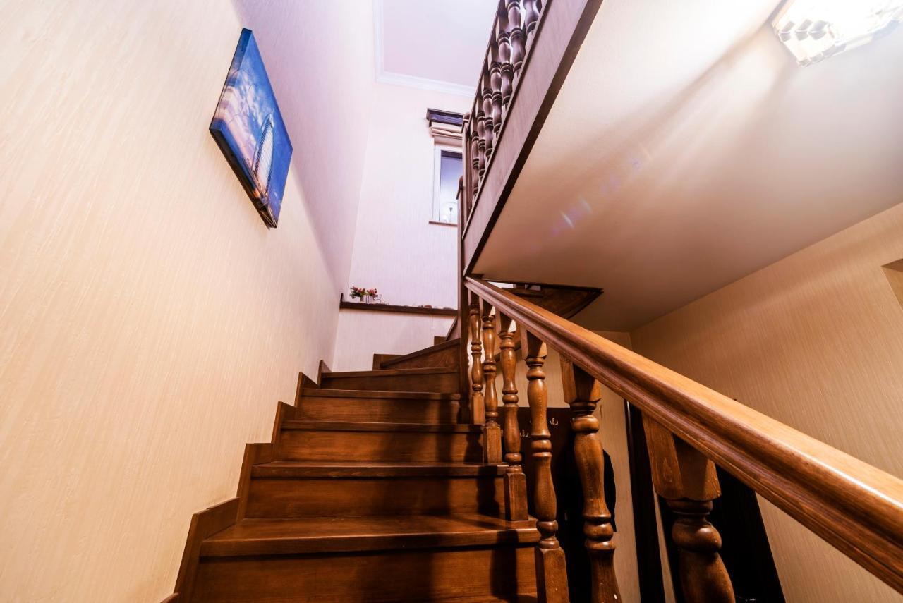 Cleopatra Palace Hostel Tbilisi Exterior photo