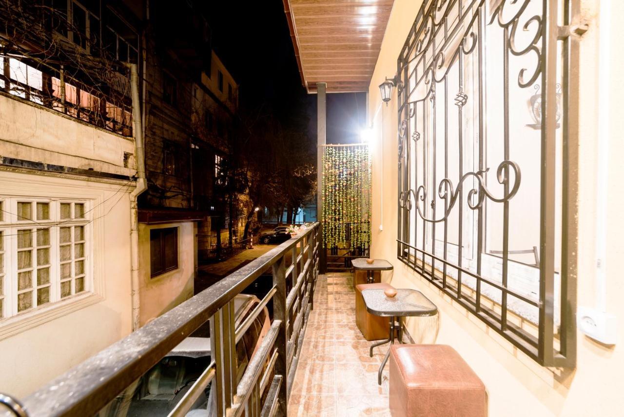 Cleopatra Palace Hostel Tbilisi Exterior photo
